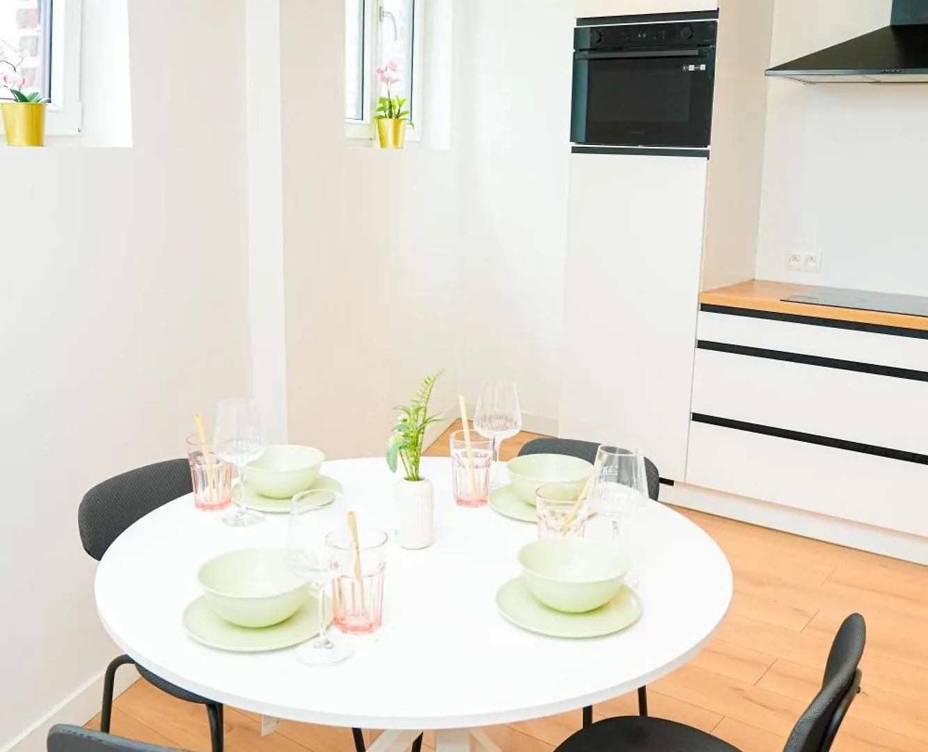 アパート Modern 1Br & 1Lr Apartment, 10 Min Walk To City Center ヘント