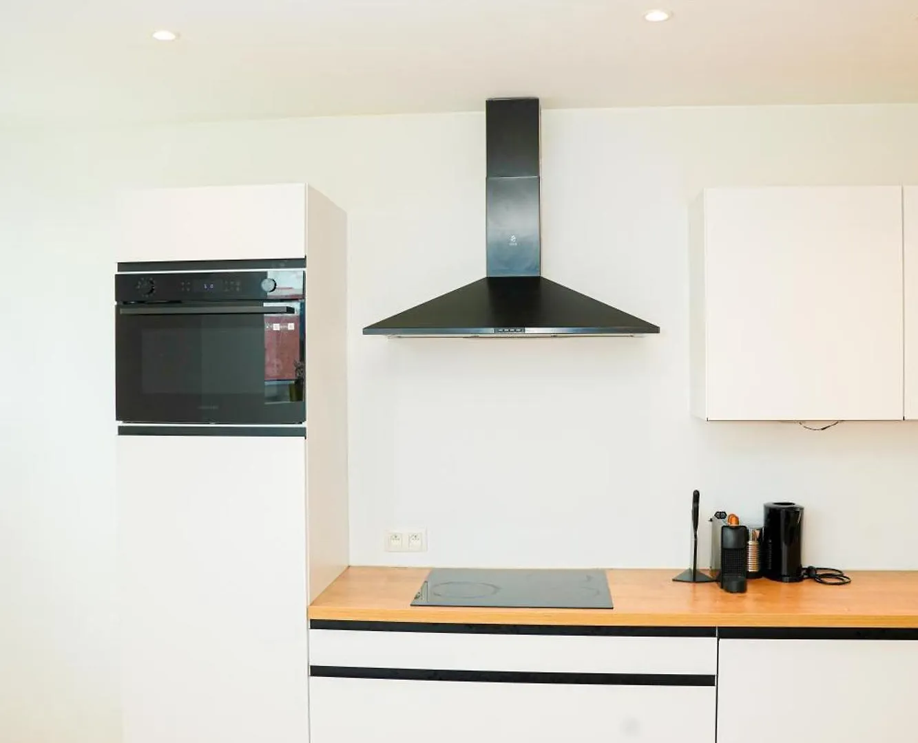 Modern 1Br & 1Lr Apartment, 10 Min Walk To City Center ヘント 0*,  ベルギー