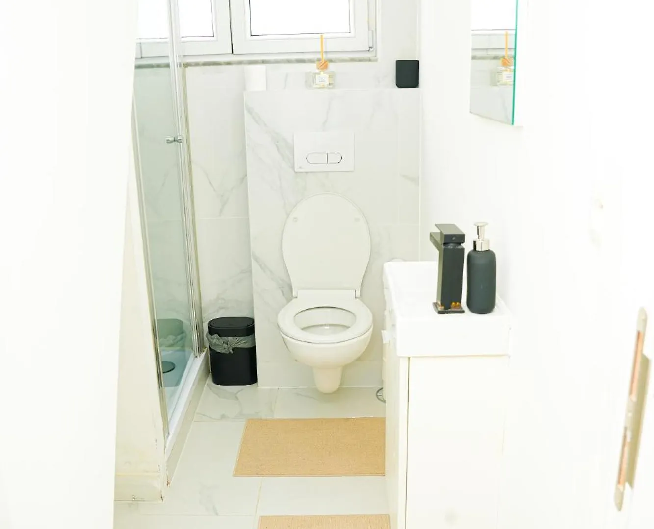 アパート Modern 1Br & 1Lr Apartment, 10 Min Walk To City Center ヘント ベルギー